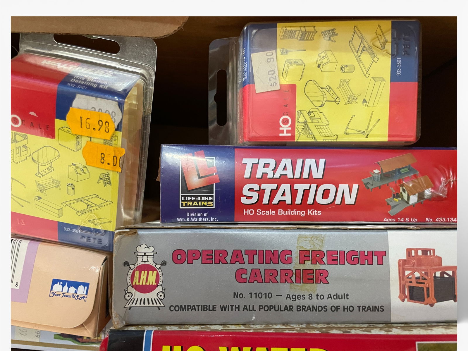 20 Assorted HO Structure Kits - 8