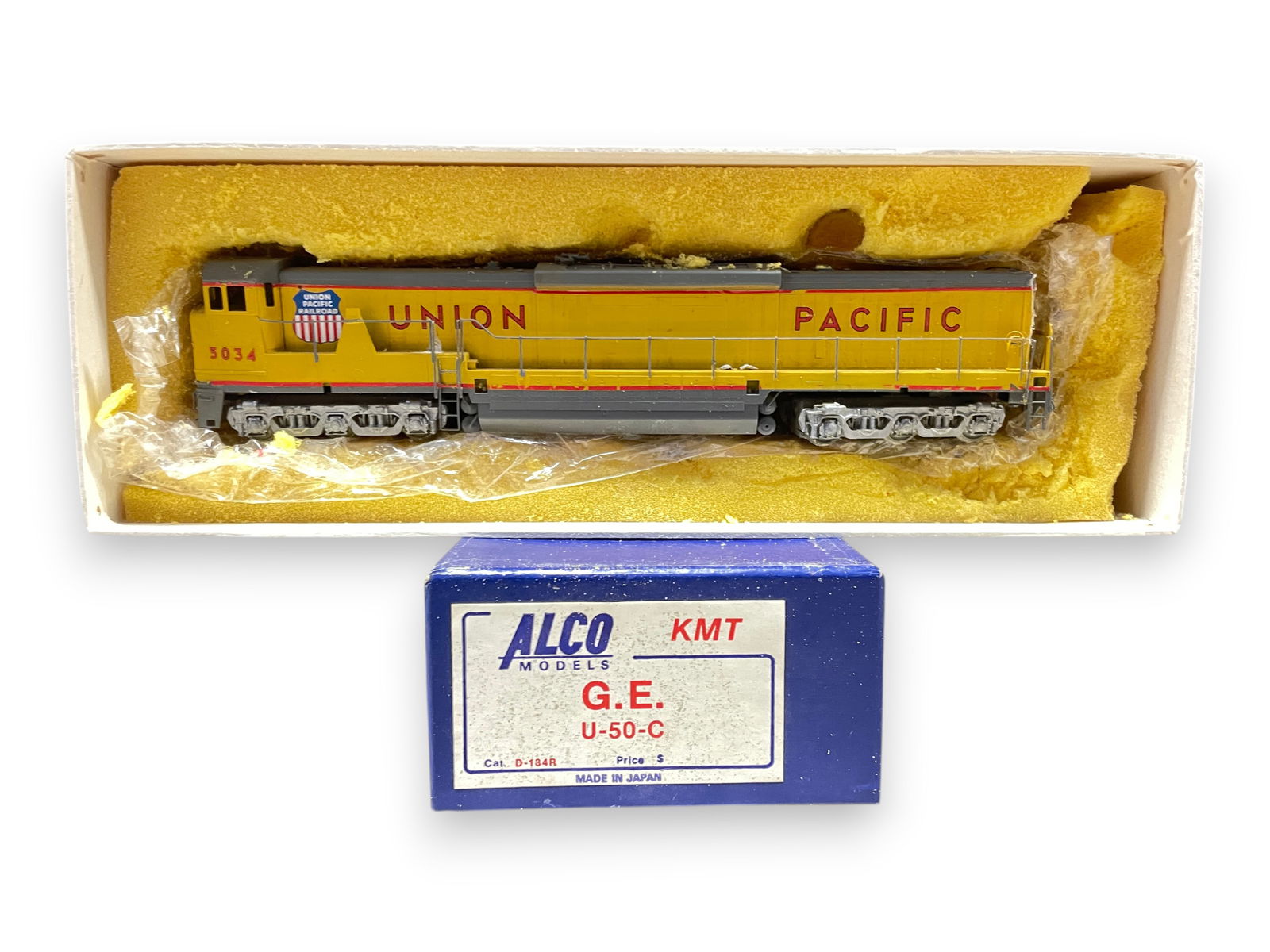 Alco Brass HO UP U50C Diesel: HO Gauge. Custom Painted #3034, can motor 12-wheel drive. Has some wear to lower red stripe, shows light to moderate play wear with hard foam with box. Shipping: Weiss Auctions offers full-service, in