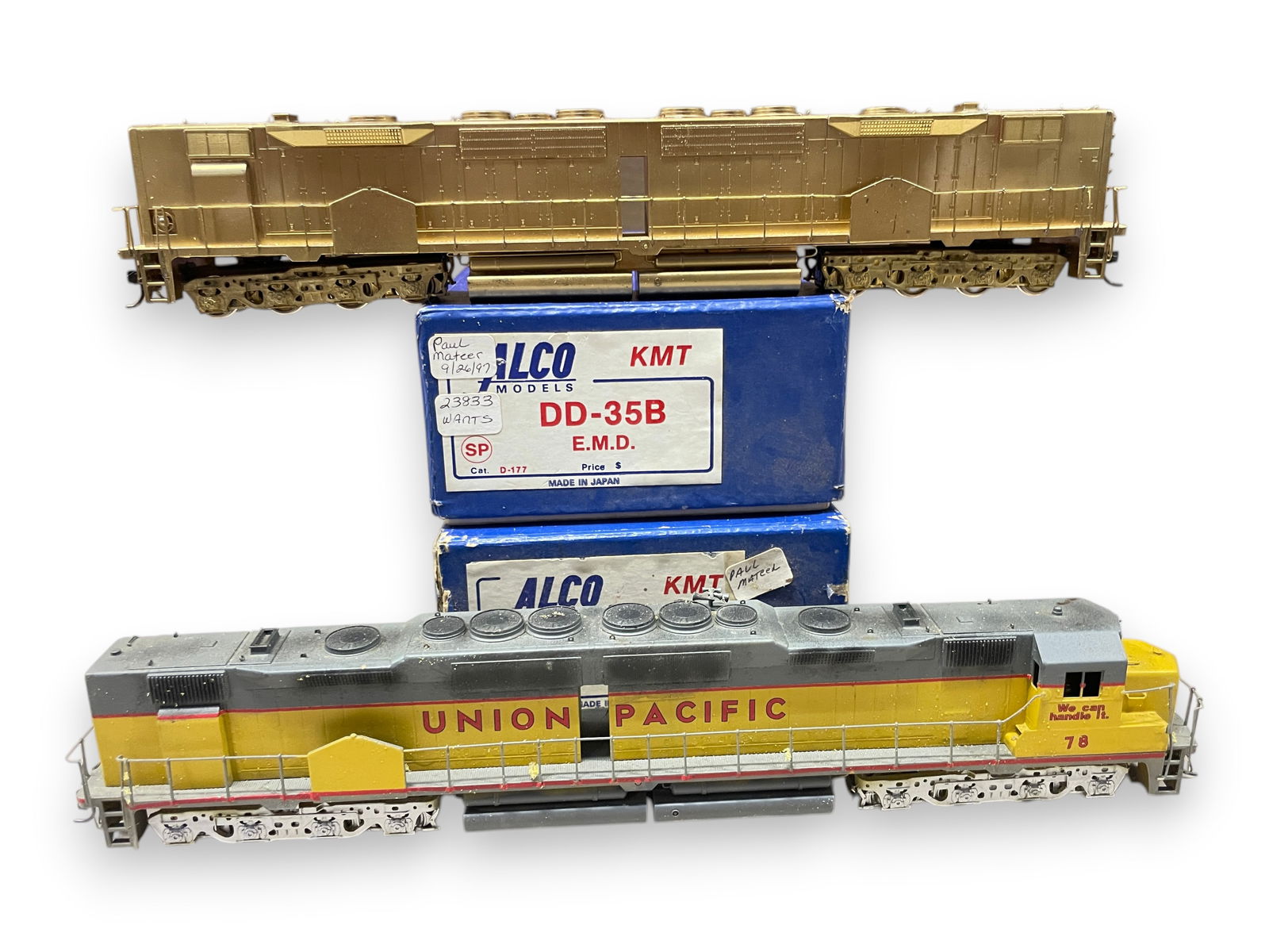 Alco Brass HO UP DD-35A & B: HO Gauge. Powered A is custom painted #78 with dual open frame motors with 16-whl drive; B-Unit is unpowered, unpainted and unrun. Both have hard foam with boxes.Shipping: Weiss Auctions offers