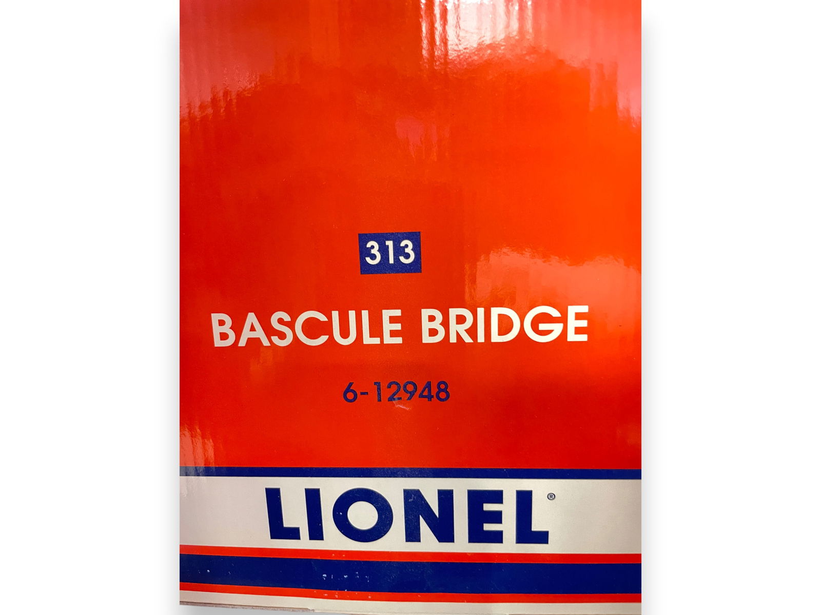 Lionel 12948 Bascule Bridge: Nice 1st reissue of Lionel 's Iconic Lifting Bridge. It appear like new with box & shipper.Shipping: Weiss Auctions offers full-service, in-house shipping for nearly all items in this auction. For a