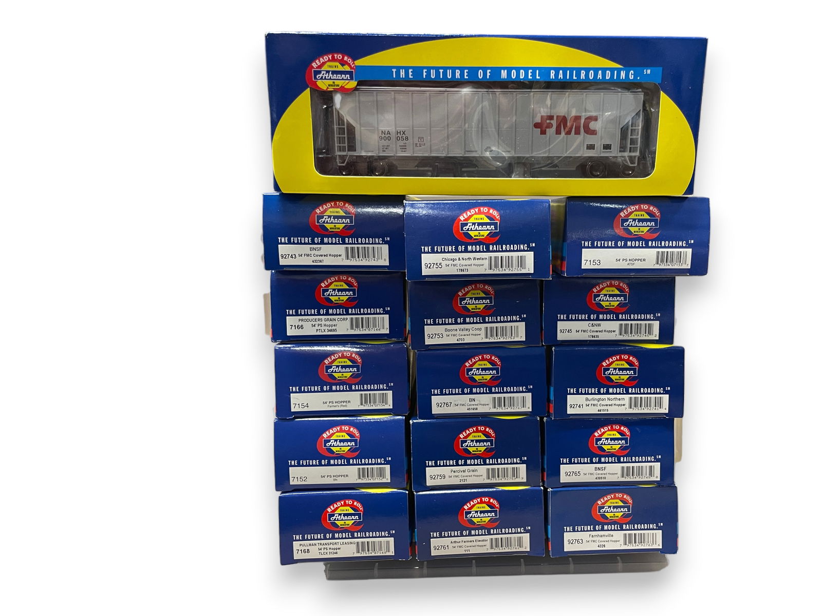 16 Athearn RTR Assorted Hoppers: HO Gauge. Includes 7166, 7154, 7152, 7168, 92761, 92759, 92767, 92753, 92755, 7153, 92743, 92769, 92745, 92741, 92765, 92763. All appear new in boxes with Kayde style couplers.Shipping: Weiss