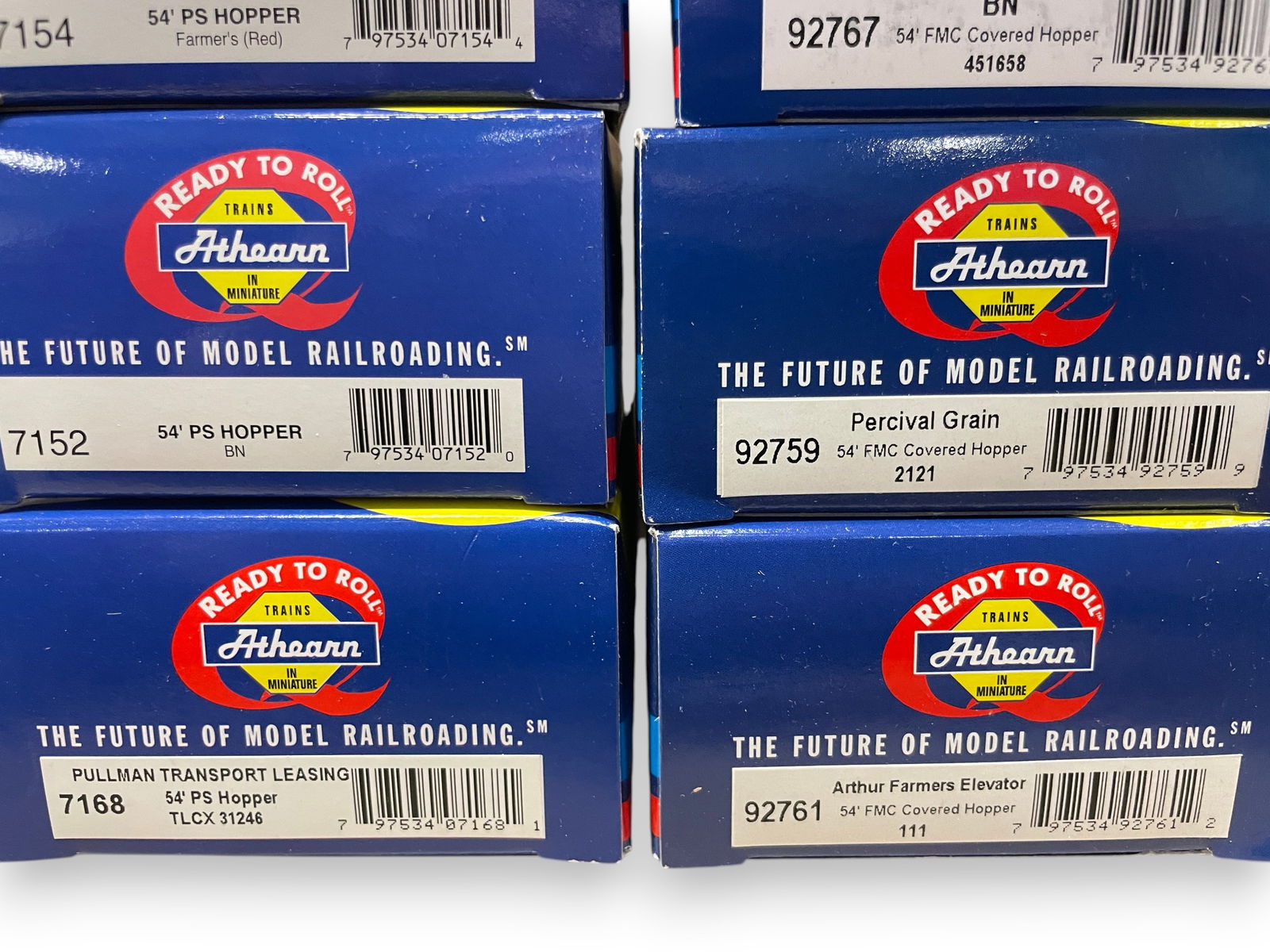 16 Athearn RTR Assorted Hoppers - 2