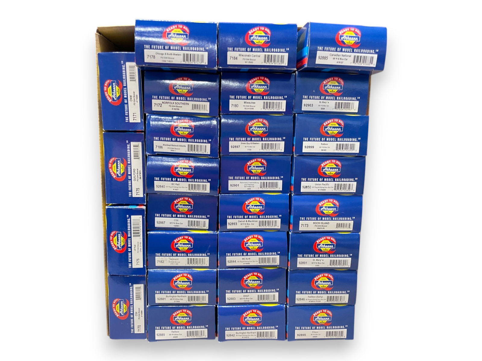 28 STORE-STOCK Athearn RTR Boxcars (1 of 8)
