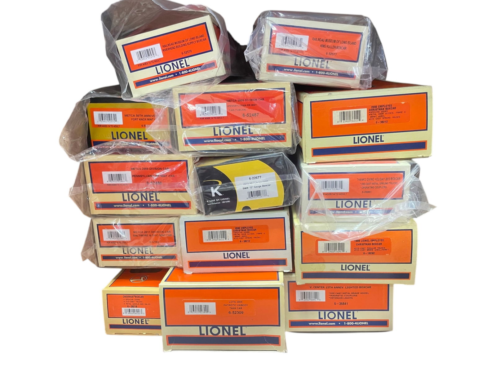 14 Lionel Freight Cars: Includes 26216, 52309, 36841, 16292, 38212, 52583, 52486, 25961, 36212, 52487, 52574, 52570, 52577, K-line 22677. All appear new in boxes. Shipping: Weiss Auctions offers full-service, in-house shippi