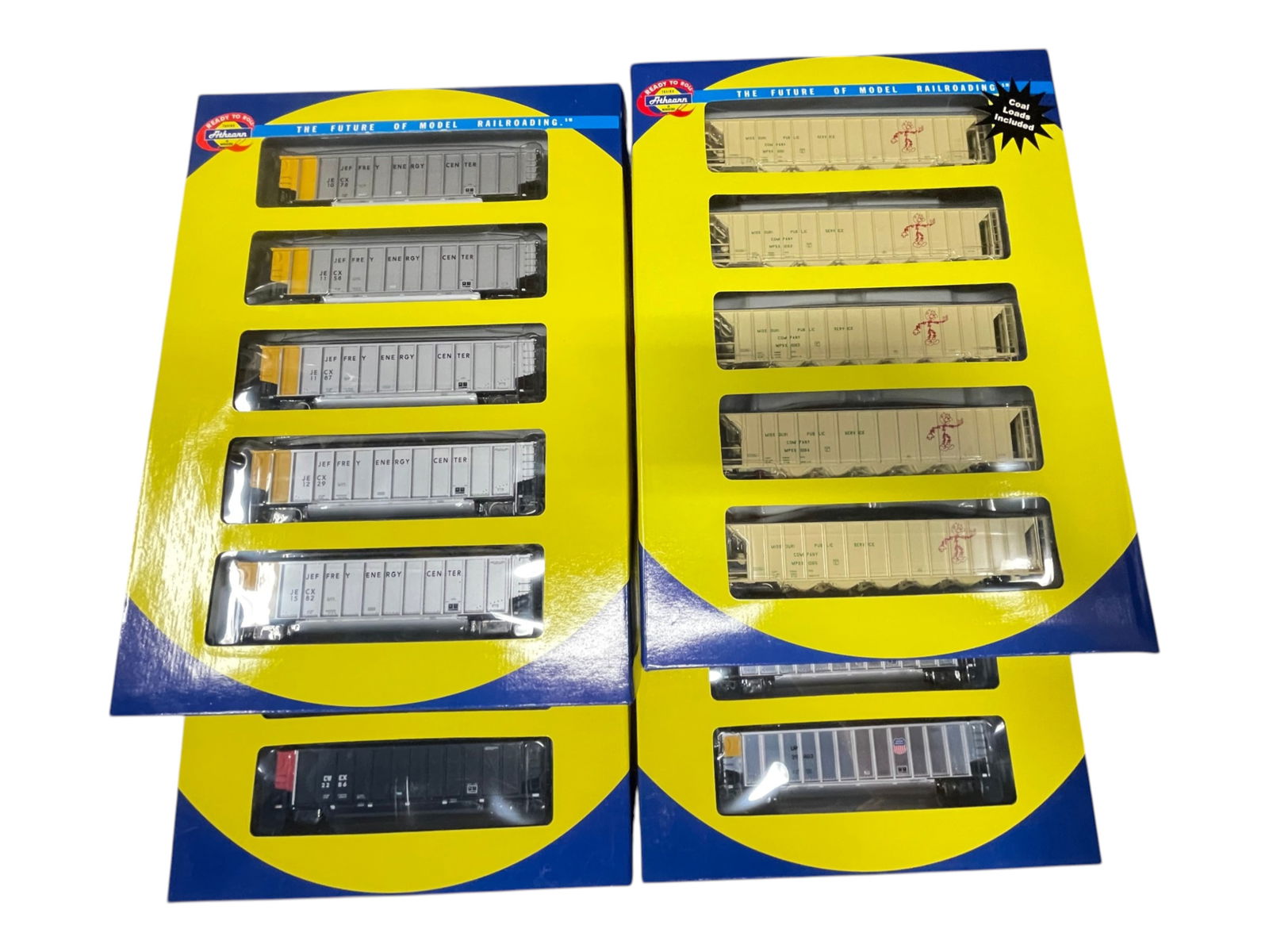 4 Athearn RTR Rapid Discharge Hopper 5pks: HO Gauge. Includes 93016, 93013, 93022, 94610. All are new in boxes, equipped with Kayde style couplers. Shipping: Weiss Auctions offers full-service, in-house shipping for nearly all items in this au