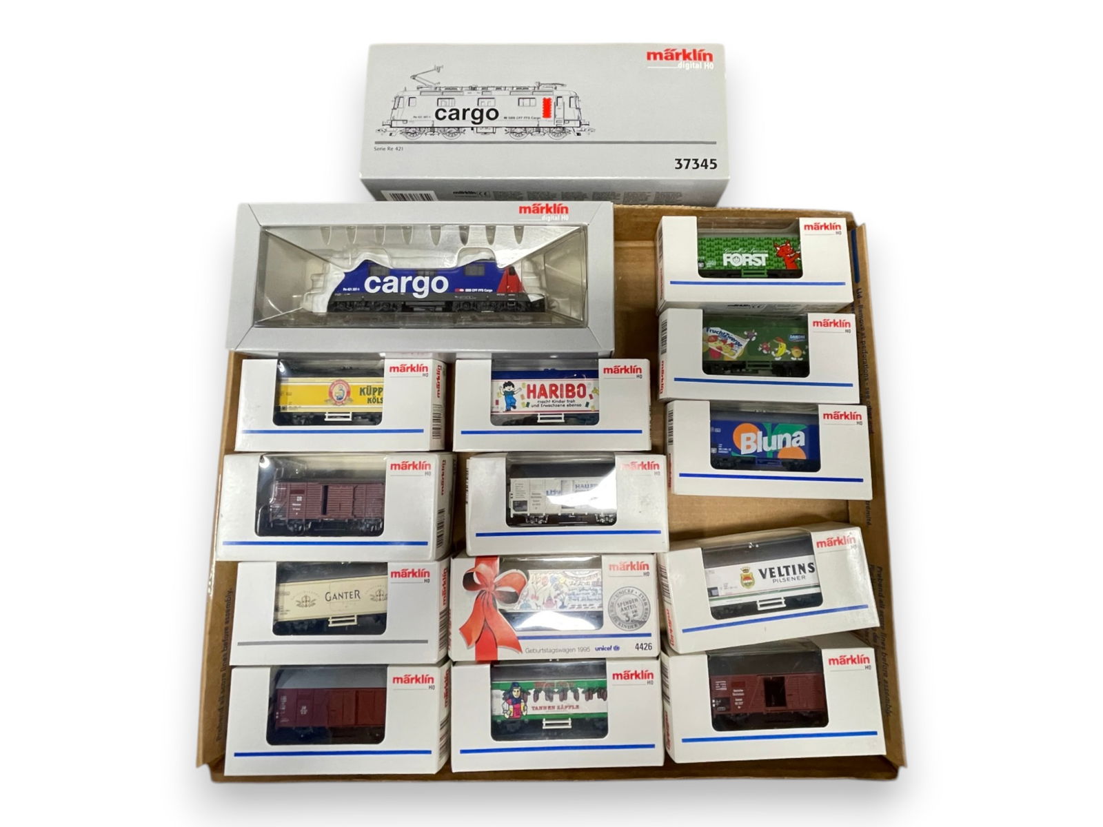 14pc Marklin Swiss Cargo Goods Set: HO Gauge. Includes a 37345 Digital Serie 421 SBB Cargo Electric; 9 assorted 4-wheel Goods Wagons. See photo for lot inventory. All appear new in boxes. Shipping: Weiss Auctions offers full-service, in