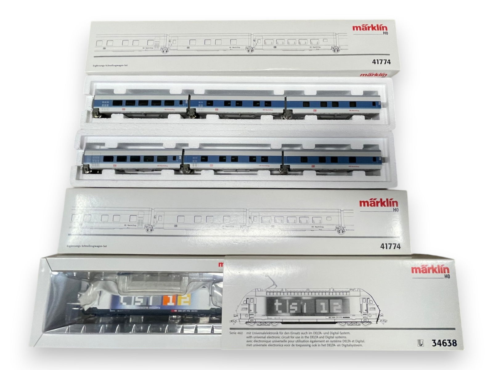3pc Marklin HO Express Set: HO Gauge. Includes a 34638 Serie 460 Electric with 2-41774 3pc articulated streamline add-on car sets. All appear new in boxes. Shipping: Weiss Auctions offers full-service, in-house shipping for near