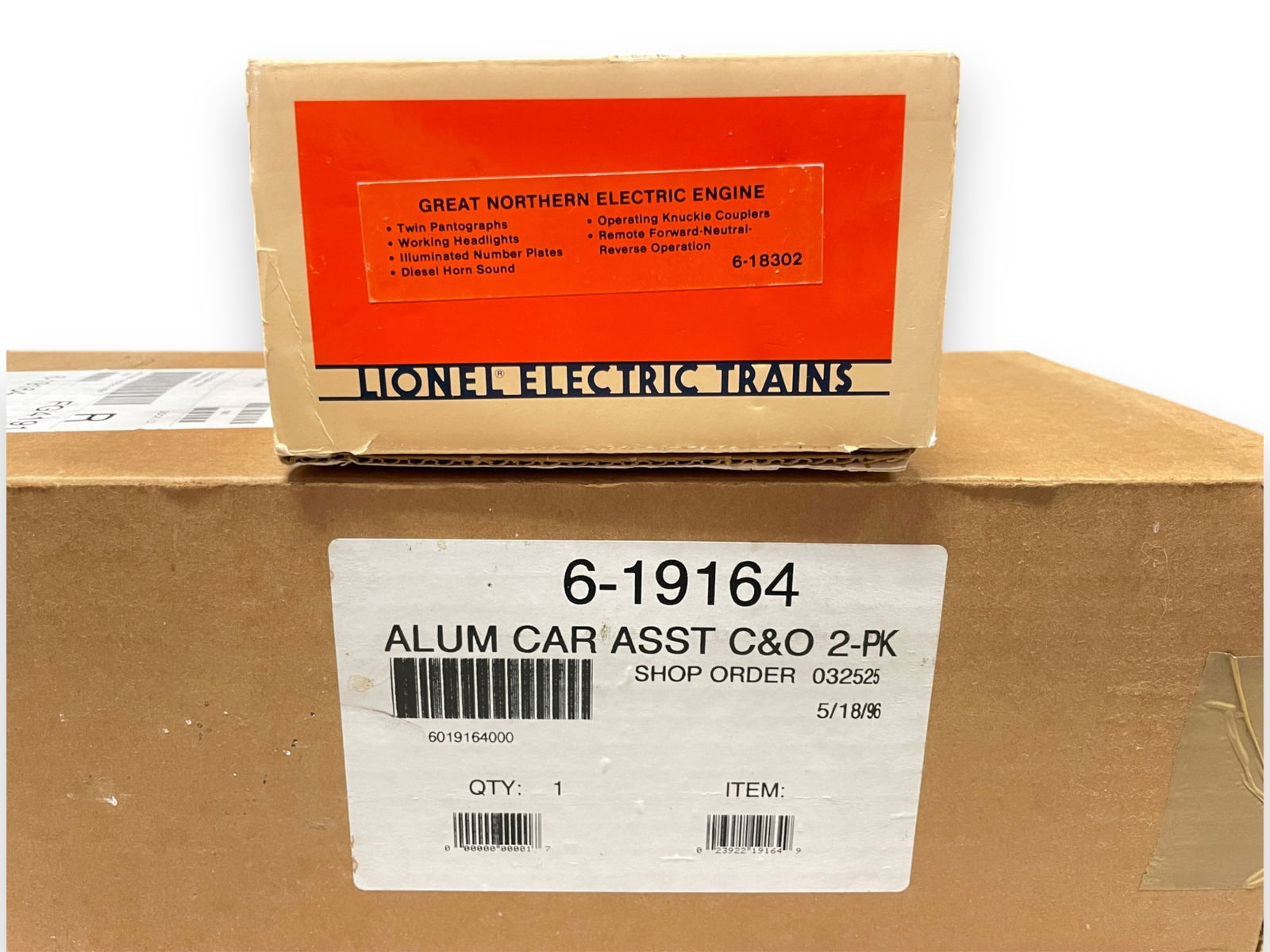 2pc Lionel Modern Trains Lot: Includes an 18302 GN EP5 Electric with lights and horn, showing light run time, ob; 19164 C&O Aluminum Passenger car 2-pack, sealed in shipper.Shipping: Weiss Auctions offers full-service, in-house