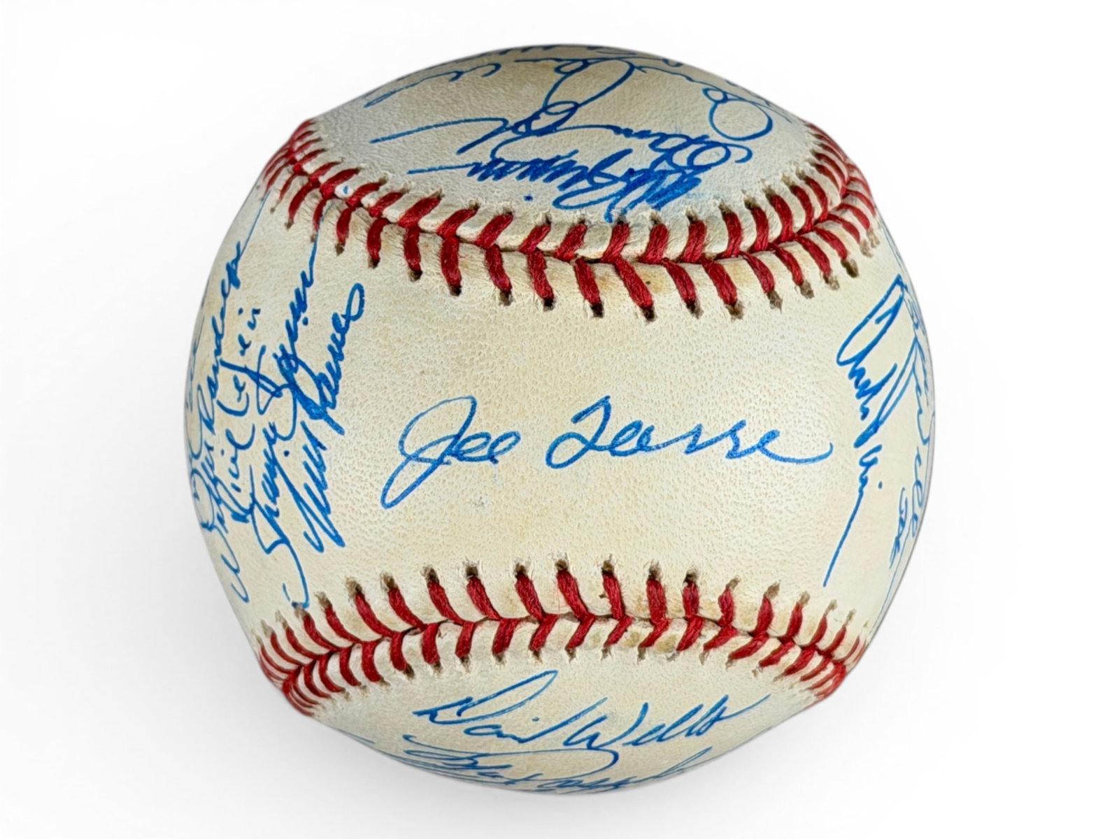 1998 NY Yankees Team Signed Baseball: Offered is an Official American League Baseball (Budig) featuring approx. 24 signatures including Joe Torre, Derek Jeter, Bernie Williams, Andy Pettitte, David Wells, Joe Giradi, Paul O'Neill, David C