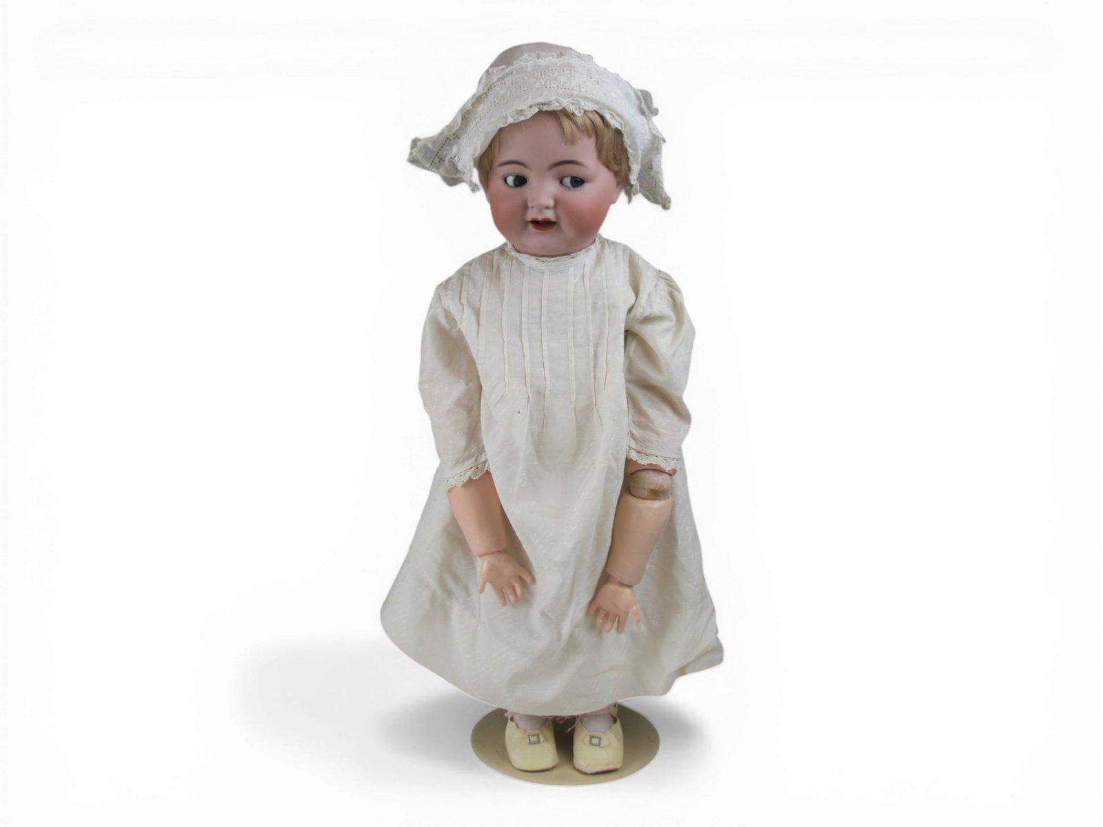 K&R 126 Flirty Toddler with Tremble Tongue: 26 inch bisque socket head on fully jointed composition toddler body with flirty eyes, tremble tongue, and human hair wig. Circa 1925. Shipping: Weiss Auctions offers full-service, in-house shipping