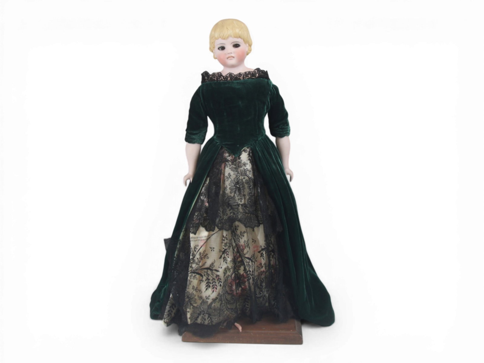 Tinted Bisque Shoulder Head 131 B Doll: 21 inch tinted bisque shoulder head closed mouth with molded hair on cloth body with bisque lower arms and legs, with costume. Circa 1890. Shipping: Weiss Auctions offers full-service, in-house shippi
