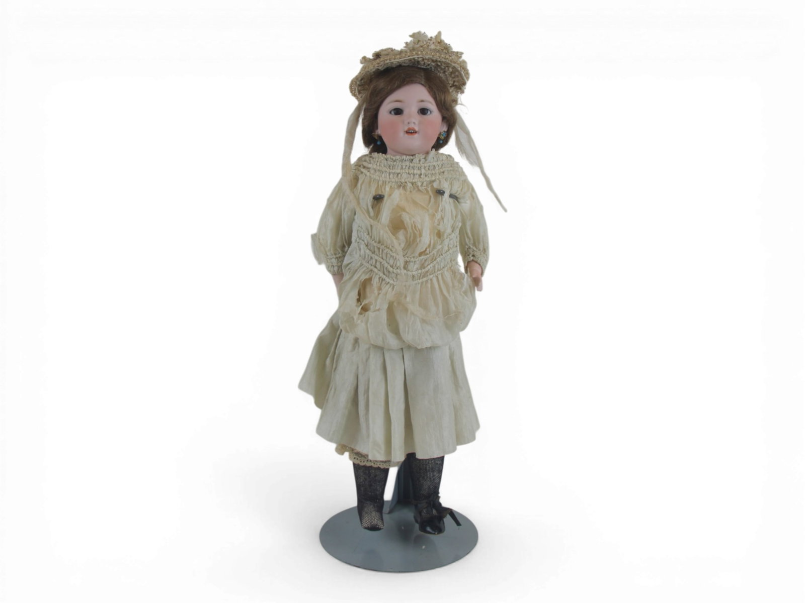 S&H 1250 Santa Shoulder Head Doll: 21.5 inch Simon and Halbig 1250 Santa bisque shoulder head on kidskin body, all original. Dress shredding and one shoe missing. Circa 1915. Shipping: Weiss Auctions offers full-service, in-house shipp