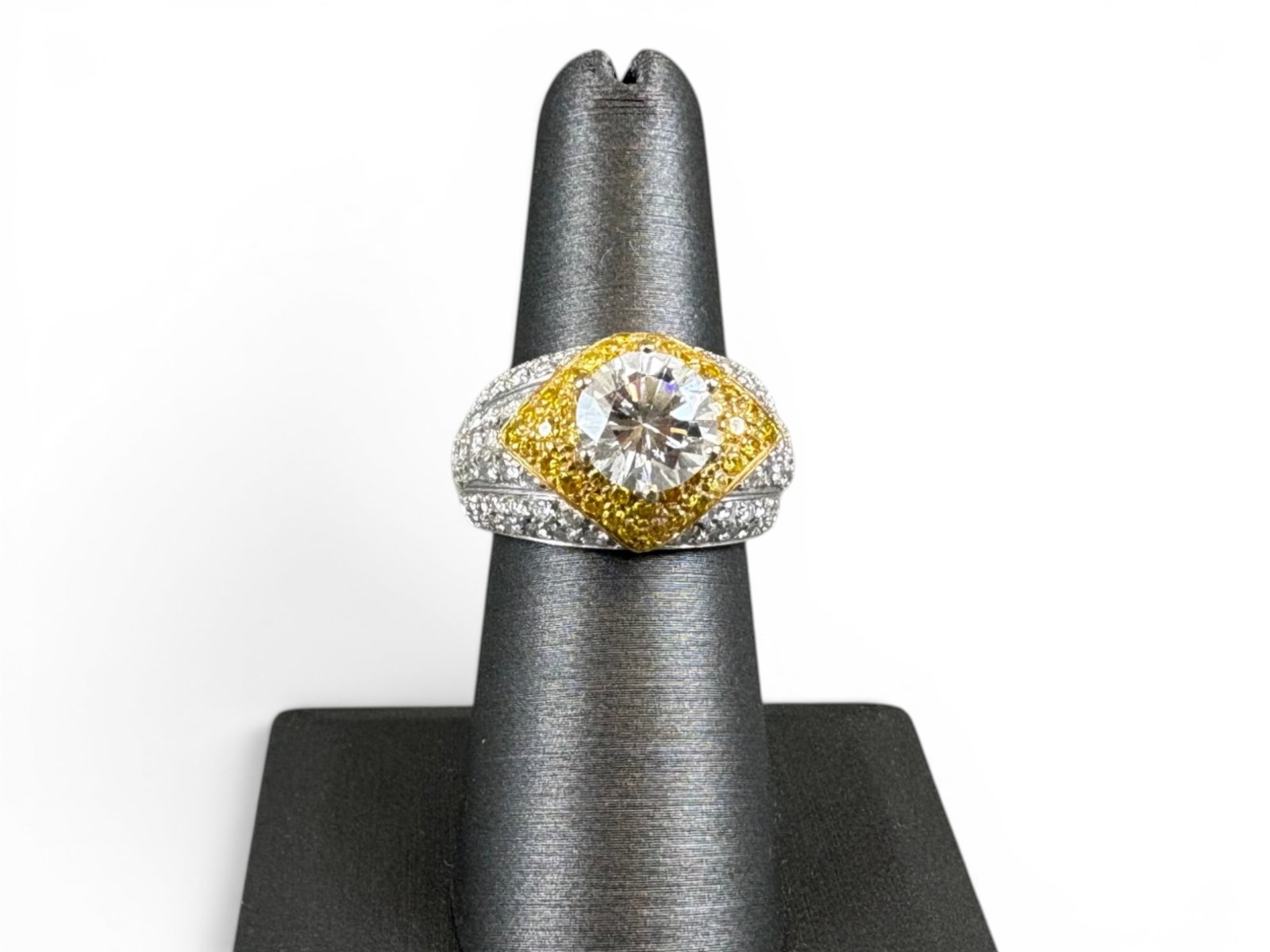 Ladies 18K Gold Diamond Ring 2.20 ct Center (1 of 3)