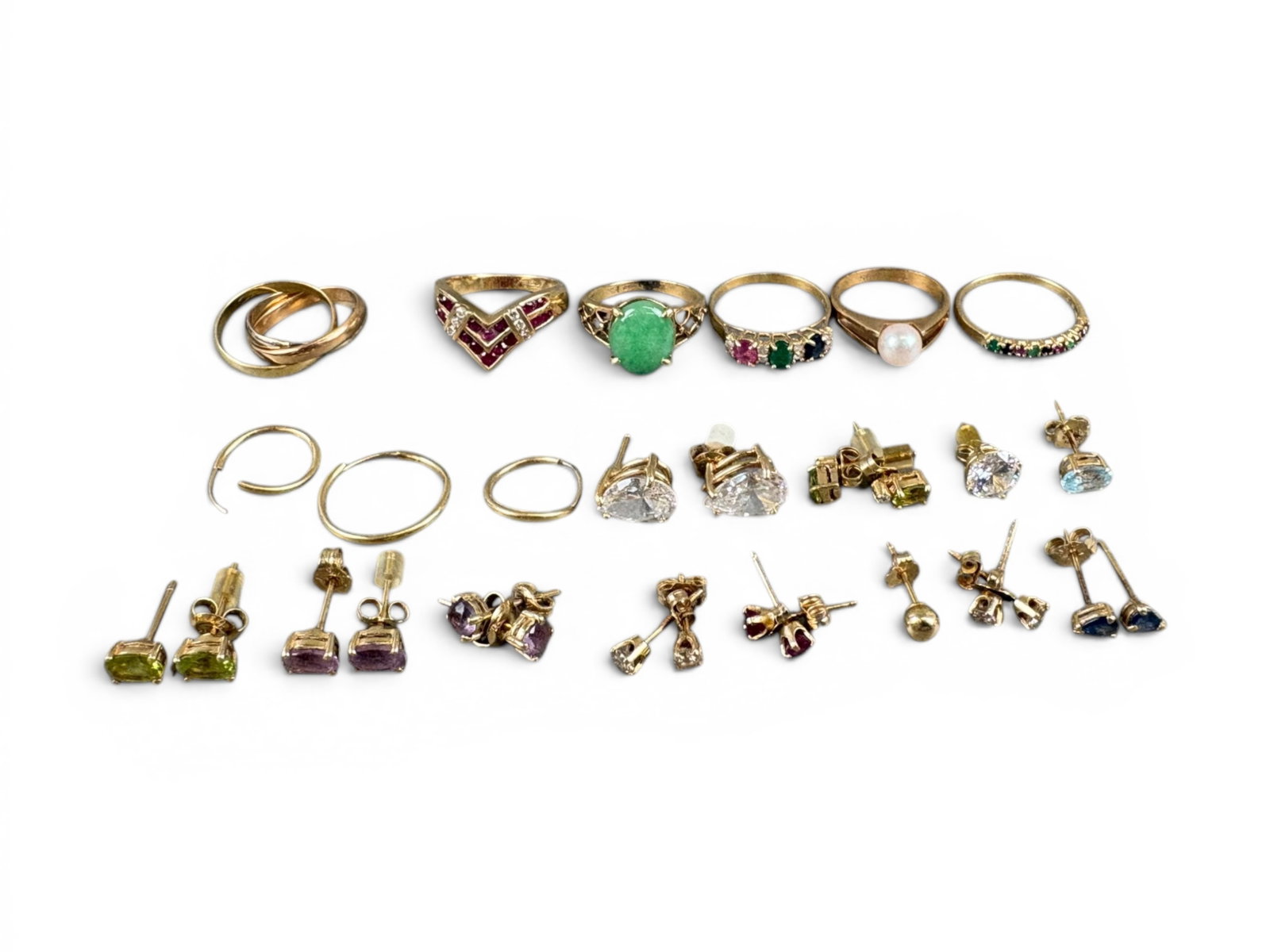 14K Yellow Gold Estate Jewelry Lot: Estate lot consisting of 23.3 grams of 14 karat yellow gold jewelry. Offered on behalf of the New York County Public Administrator's Office from the estate of Robin Joyce Drucker, Estate No. 210353. S
