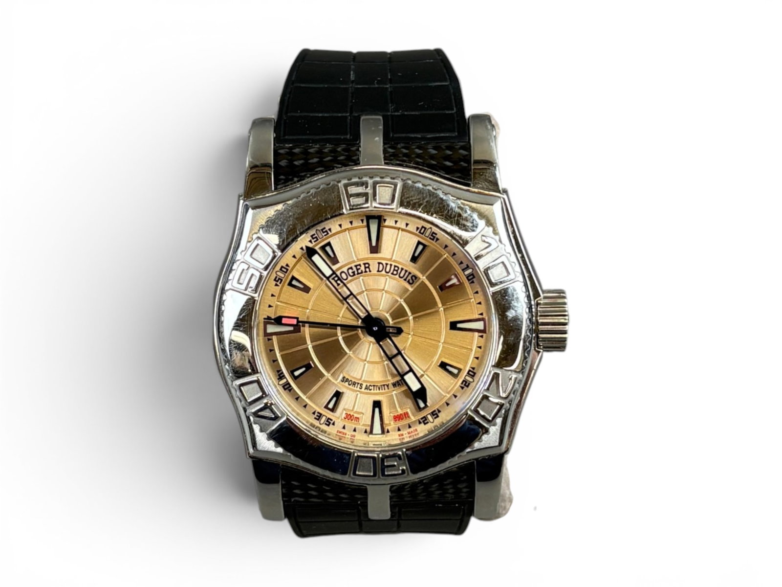 Roger Dubuis. Watch: SE46 RD57 ST Champagne Watch Shipping: Weiss Auctions offers full-service, in-house shipping for nearly all items in this auction. For a shipping quote, please contact us prior to the sale at info@wei