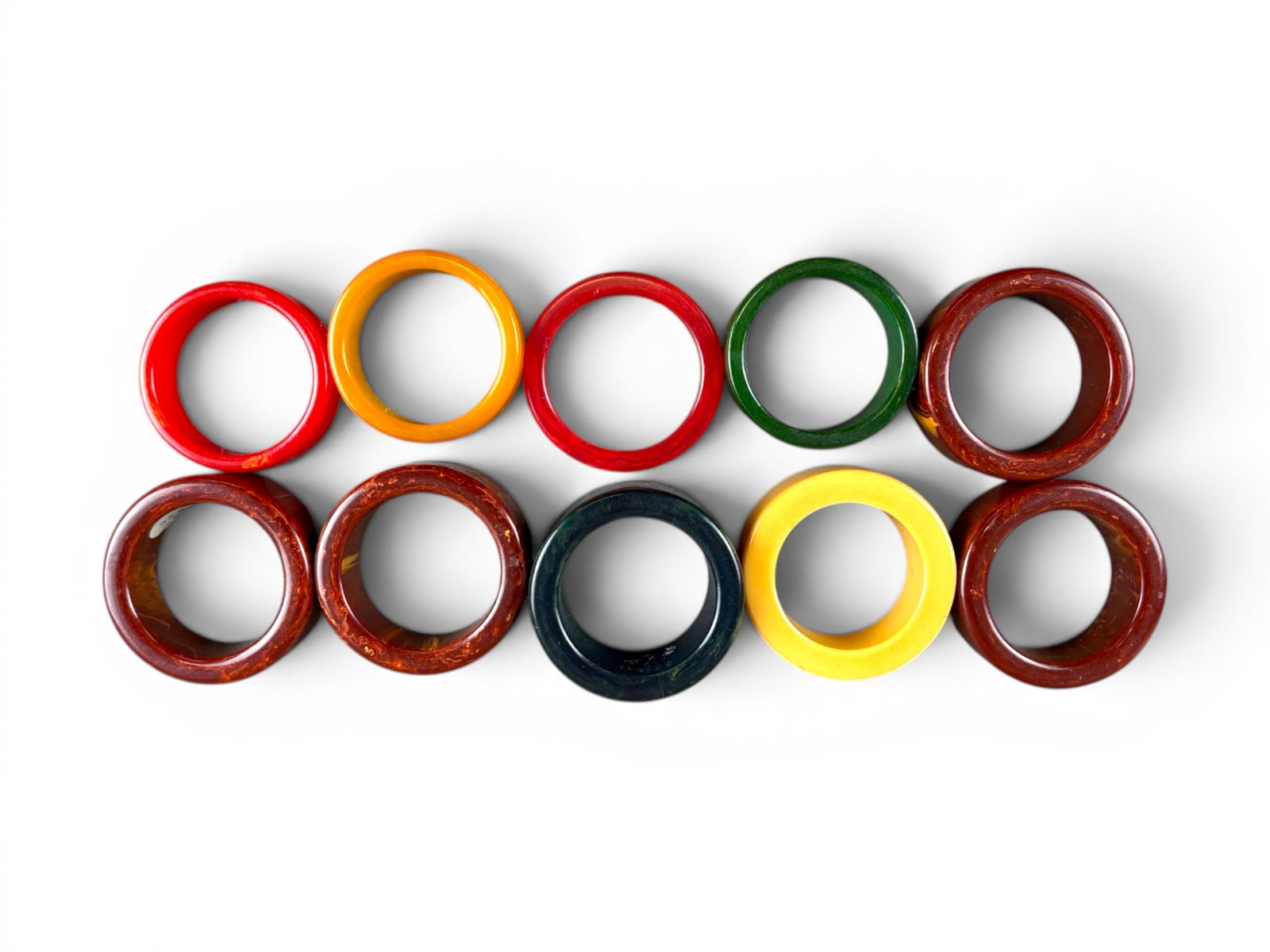 (10) Bakelite Napkin Rings (1 of 4)