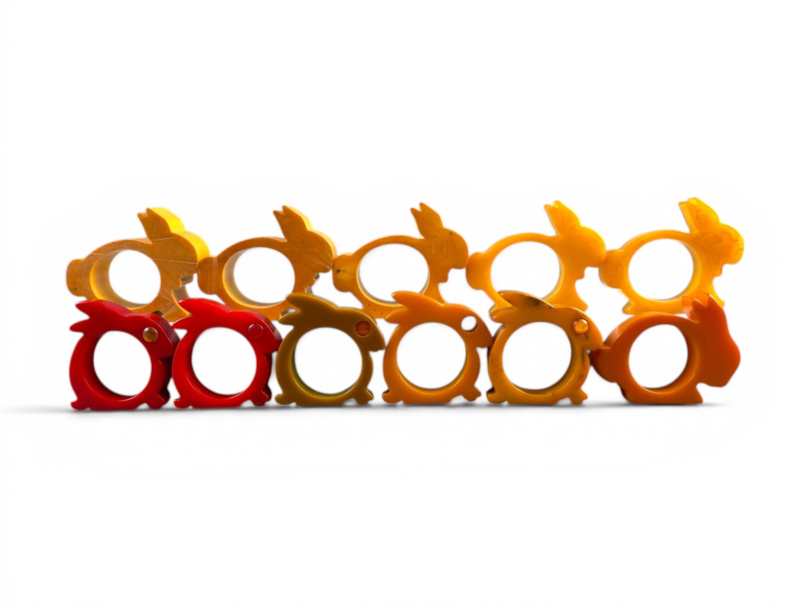 (11) Bakelite Rabbit Napkin Rings (1 of 5)