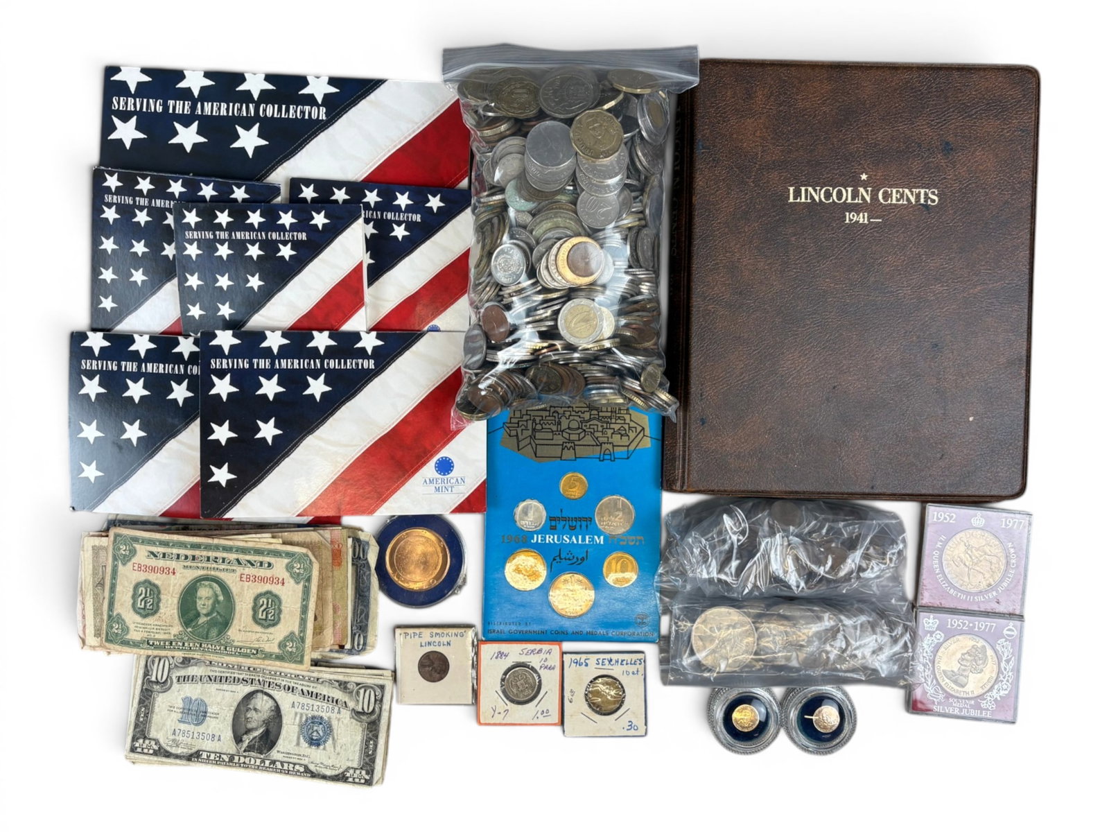 Estate Coin Collection: Estate coin collection including U.S. silver coins with 12 Morgan Dollar and Peace Dollar coins, 7 90% silver half dollars, 6 40% silver half dollars, 2 Standing Liberty Quarter coins, assorted silver