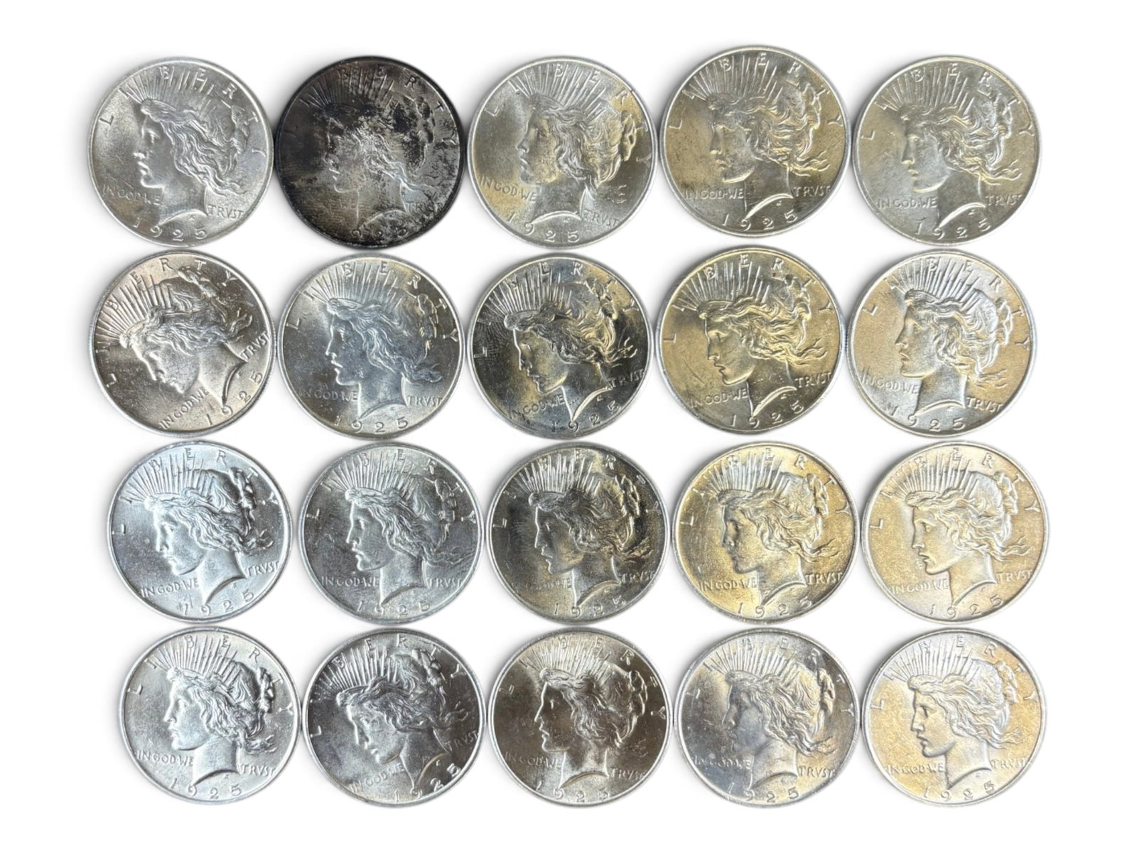 (20) 1925 Peace Dollars: 20 High Grade 1925 Peace Dollars. See images.This lot is being offered on behalf of the Kings County Public Administrators Office from the Estate of Michael Amodeo (PA#201116) DE8554128. Shipping: