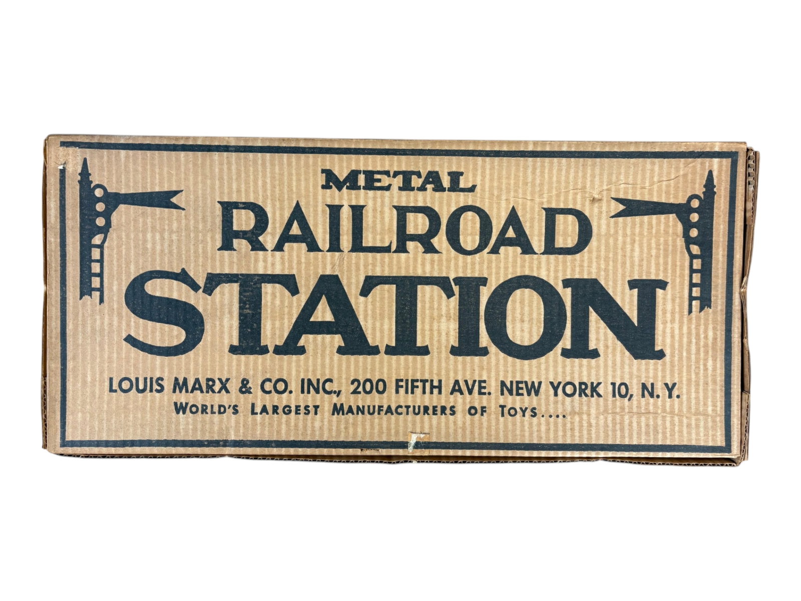 Marx 4412 Metal Railroad Station in Original Box: Vintage Metal Railroad Station by Marx, no.4412. Comes in the original box. Appears to be complete and never assembled, however set has not been collated. Includes the original assembly instructions.