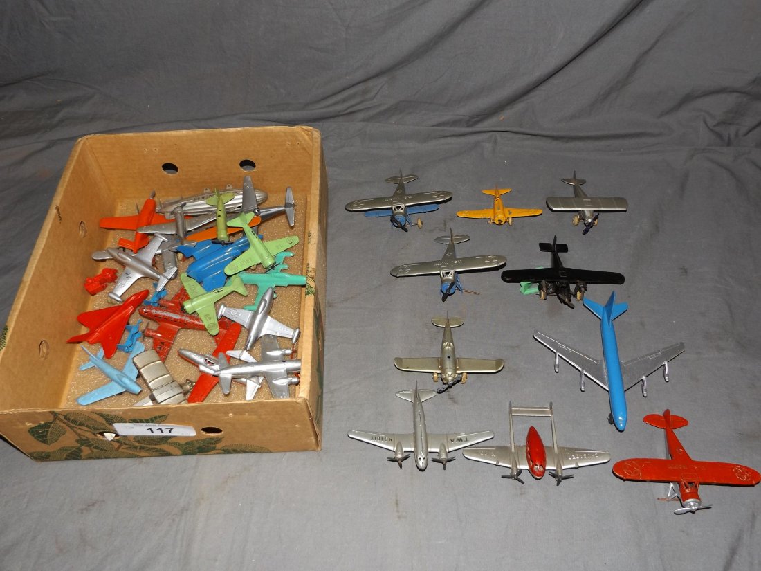 Die Cast Airplane Lot. (1 of 3)