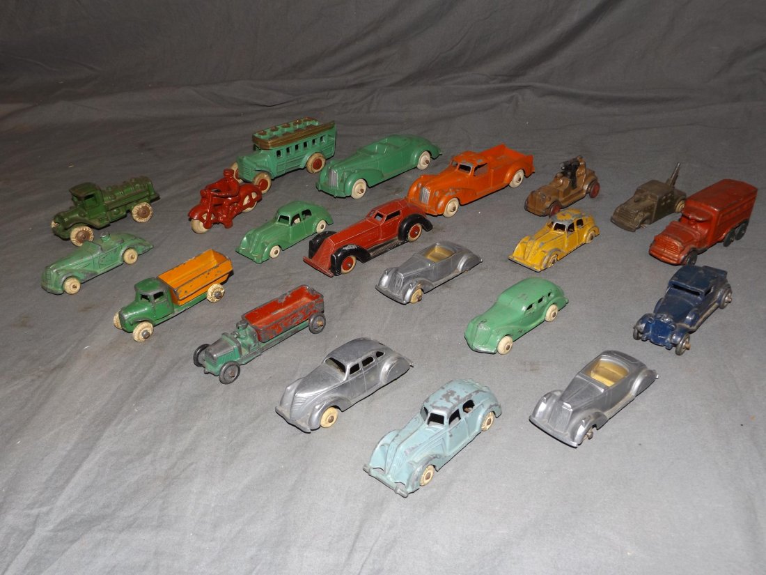 Early Car Lot. (1 of 4)