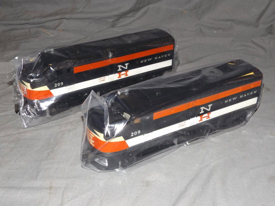 Lionel Set of New Haven Alco Diesels (1 of 4)