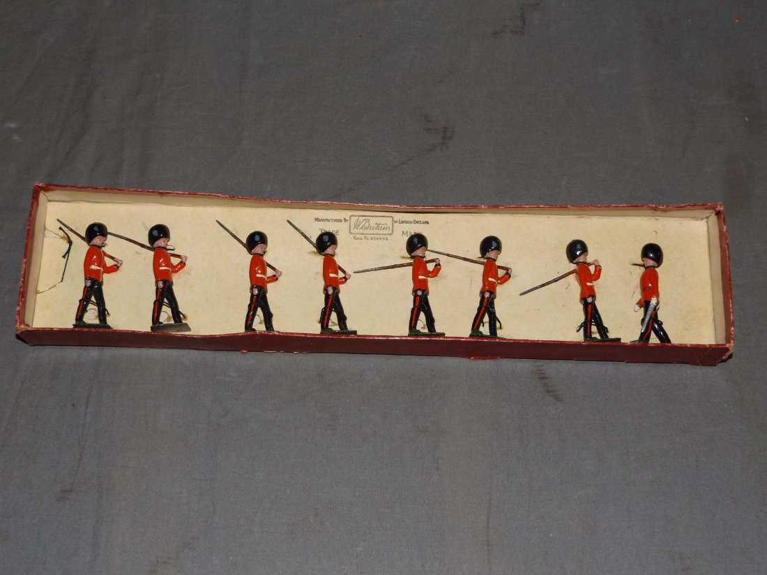 Britains #107, Irish Guards at Slope (1 of 4)