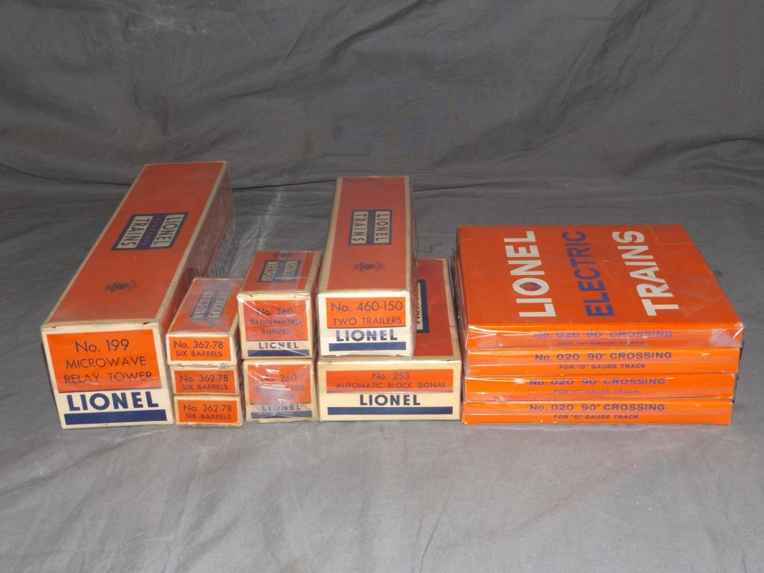 Lionel Lot of Boxed Accessories (1 of 5)