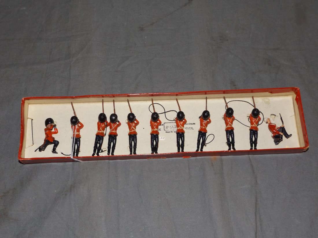 Britains Set # 124 Irish Guards Lying Firing (1 of 4)