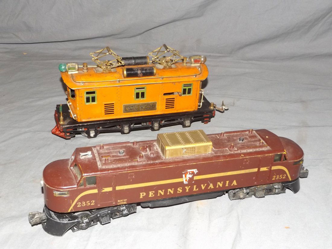 Lot of 2 Lionel Engines, 256 Electric & 2352 PRR (1 of 2)
