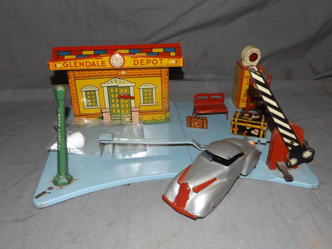 Tin Litho Marx Glendale Depot (1 of 5)