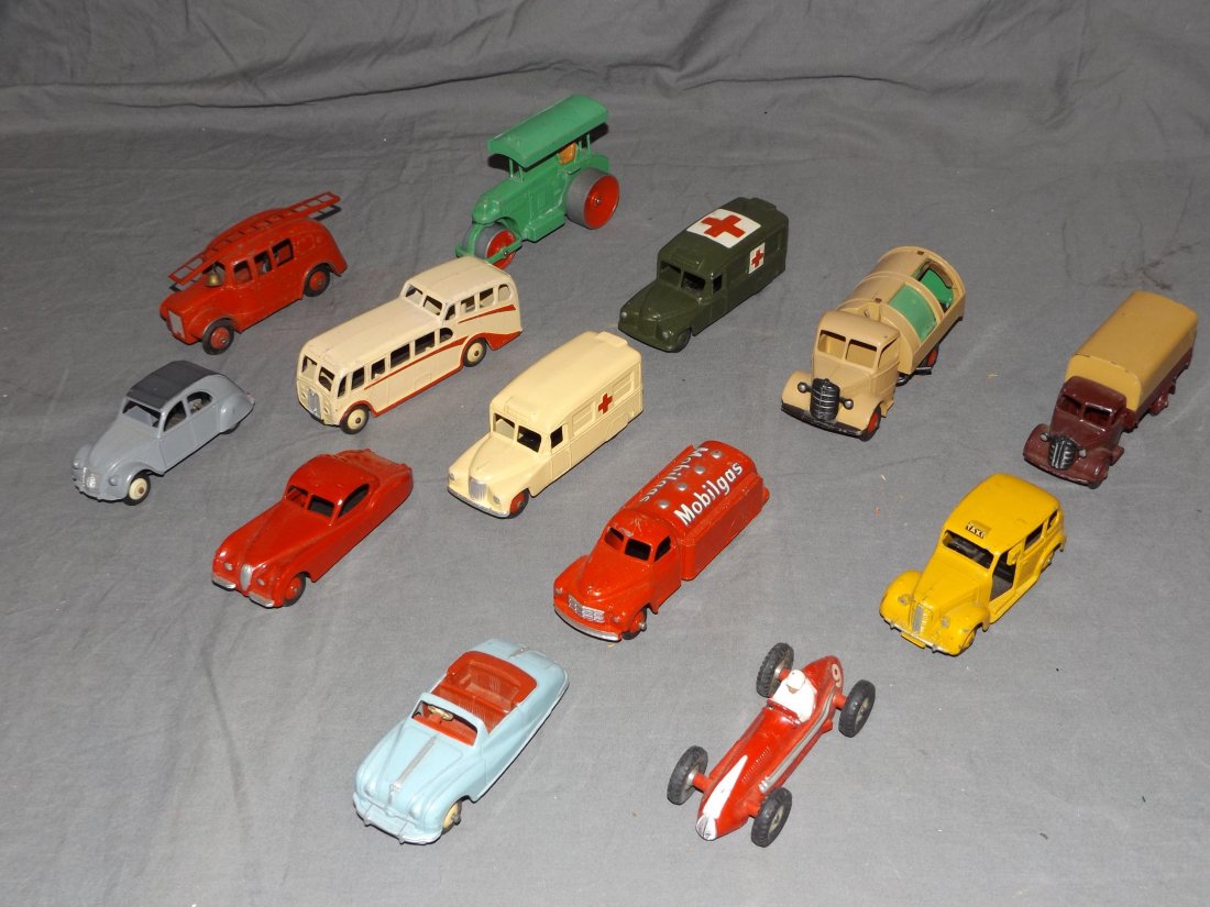 Dinky Vintage Vehicle Lot. (1 of 3)