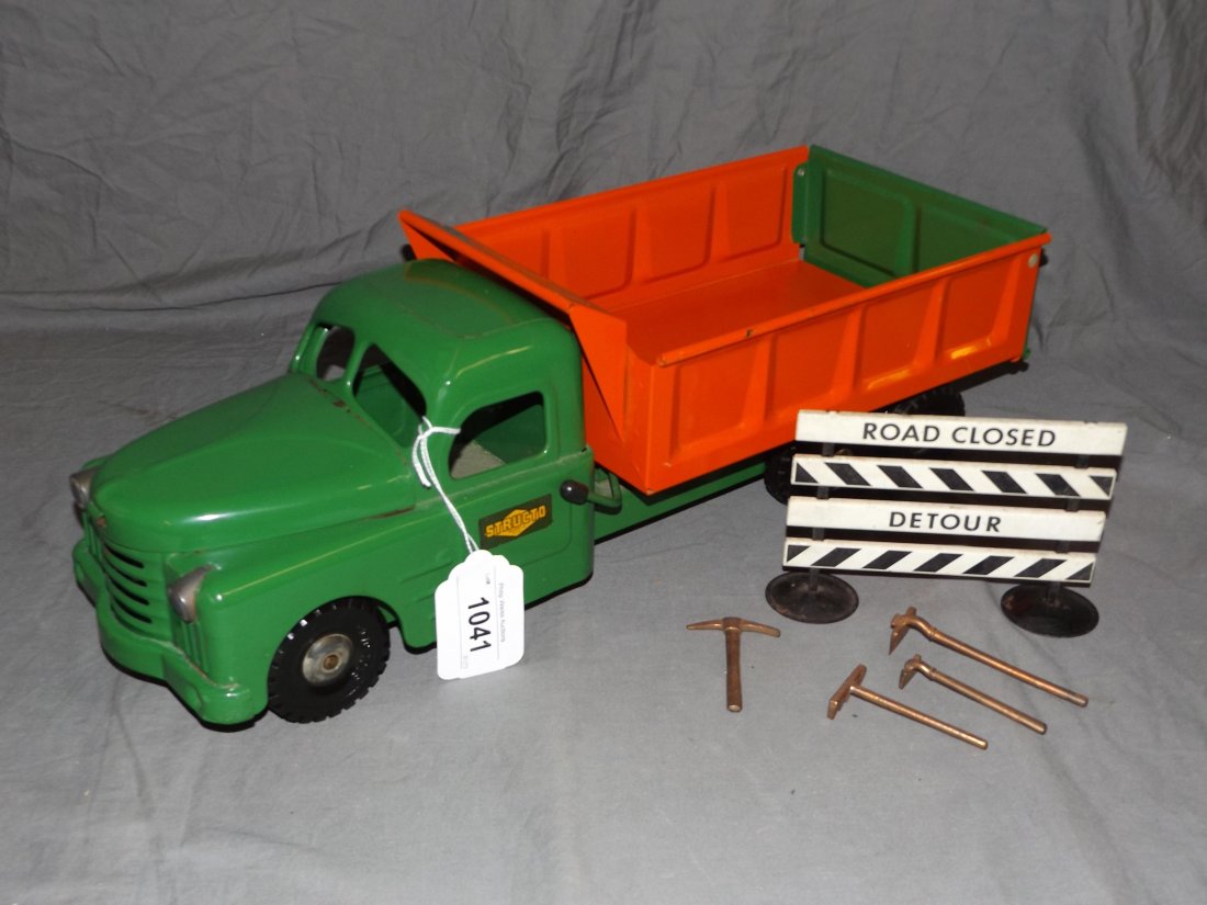 structo hydraulic dump truck