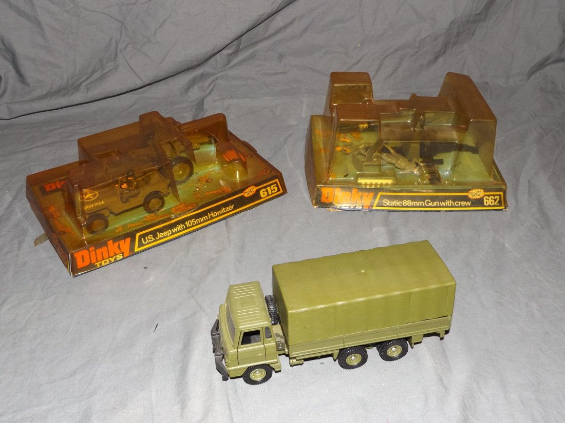 3 Piece Dinky Army Vehicle Lot: includes 615 US Jeep with Howitzer, 662 Static Gun with Crew, and Foden. Examine