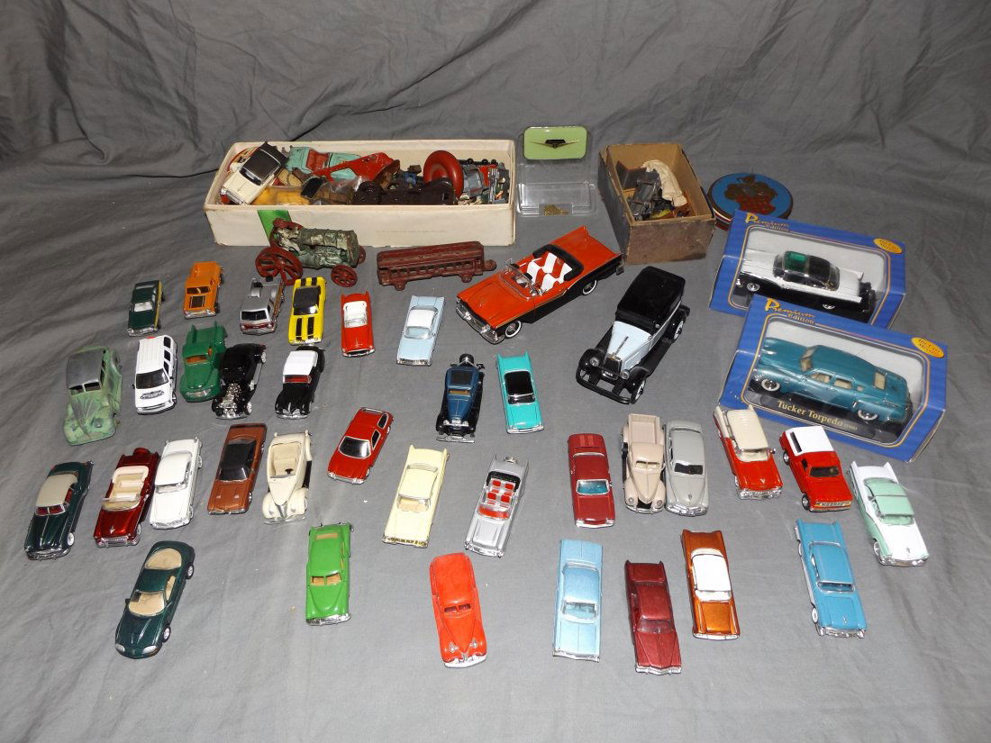 Assorted Lot of Diecast Vehicles (1 of 5)