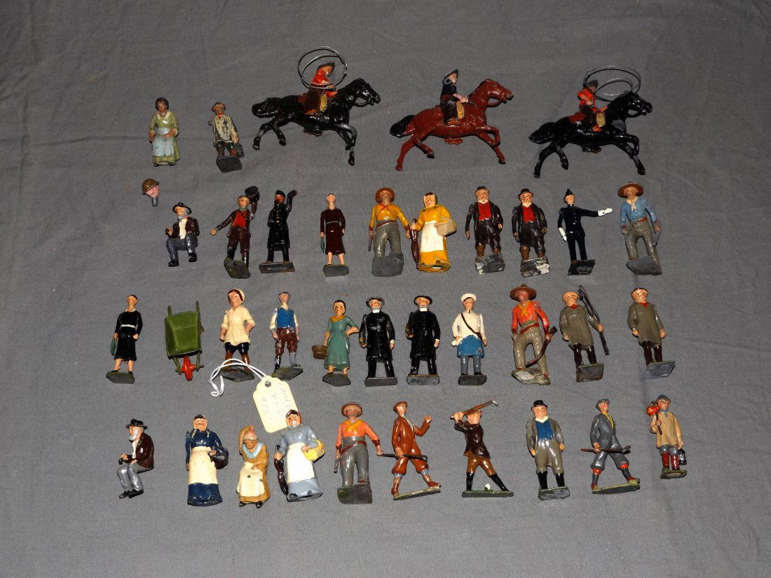 Britains Toy Soldier Civilians Lot (1 of 3)