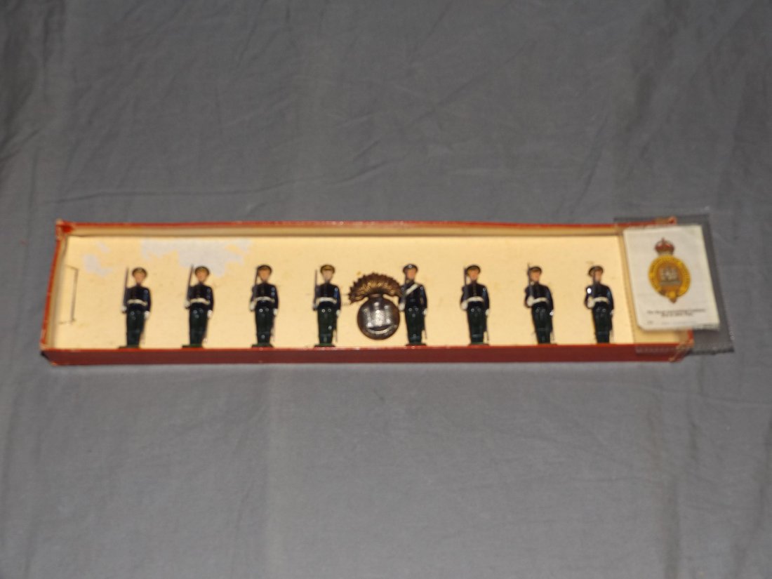 Britains #2087, Fifth Royal Inniskilling Fusiliers (1 of 4)