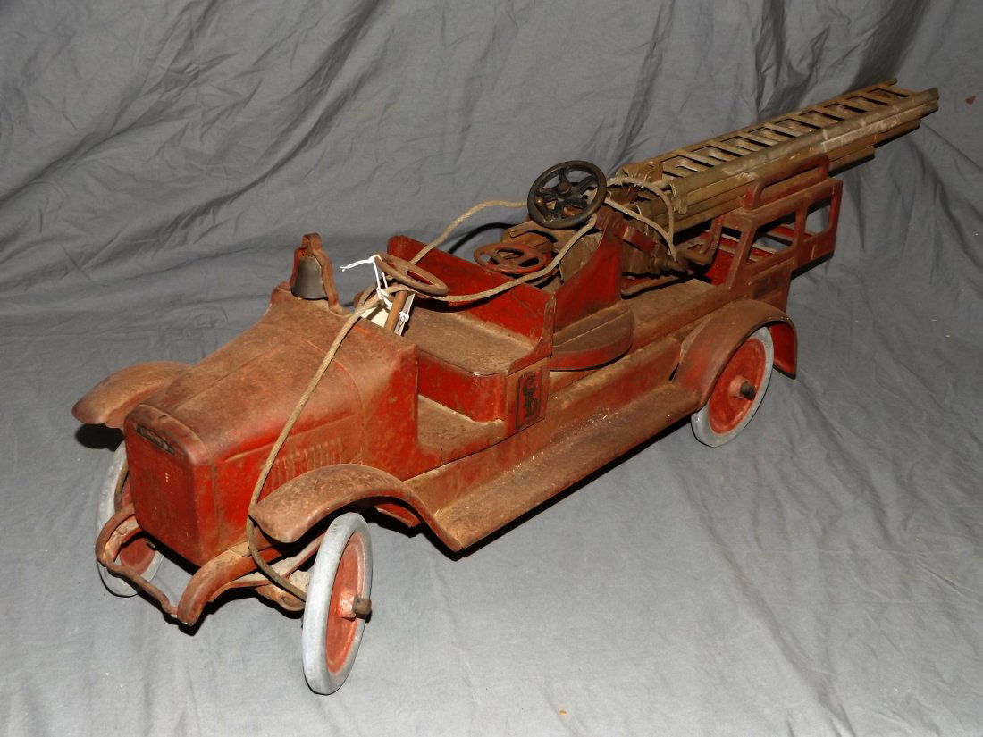 1920's Pressed Steel Buddy L Aerial Fire Truck (1 of 7)