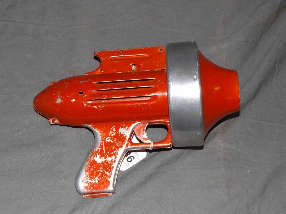 1940's Flash Gordon Budson Air Ray Space Gun: Vintage Flash Gordon Air Ray Space Gun by Budson, circa 1940's. Not working. Black material inside the barrel is dried up and some broken pieces. Trigger does not function properly. Shows playwear wit