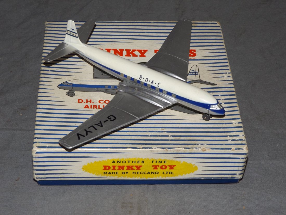 Near Mint in Box, Dinky 702 D.H. Comet Airliner (1 of 6)
