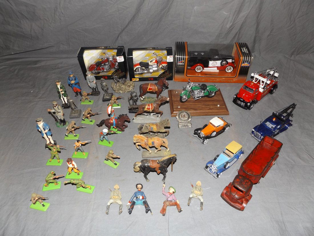 Mixed Toy Lot.: Includes Elastolin figures, Arcade Truck, Modern Diecast etc. This lot is being sold on behalf of the Nassau County Public Administrators Office from the Estate of Robert Lee.