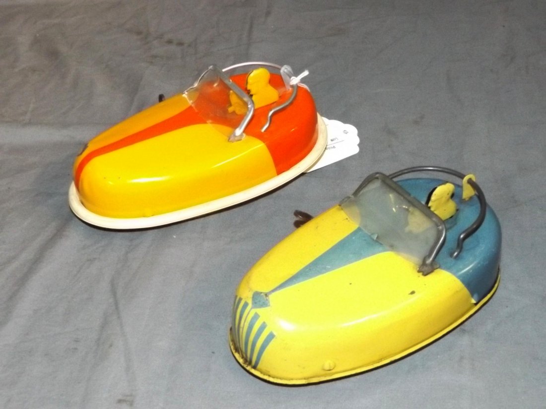 (2) Tin Windup Buffalo Fliver Bug Bumper Cars: Buffalo Toy & Tool Works. Approx. 6-3/4" long. Windup mechanism works, however toys do not move well when placed on flat surface. Each shows some wear with paint scuffs and scratches. Orange car has a