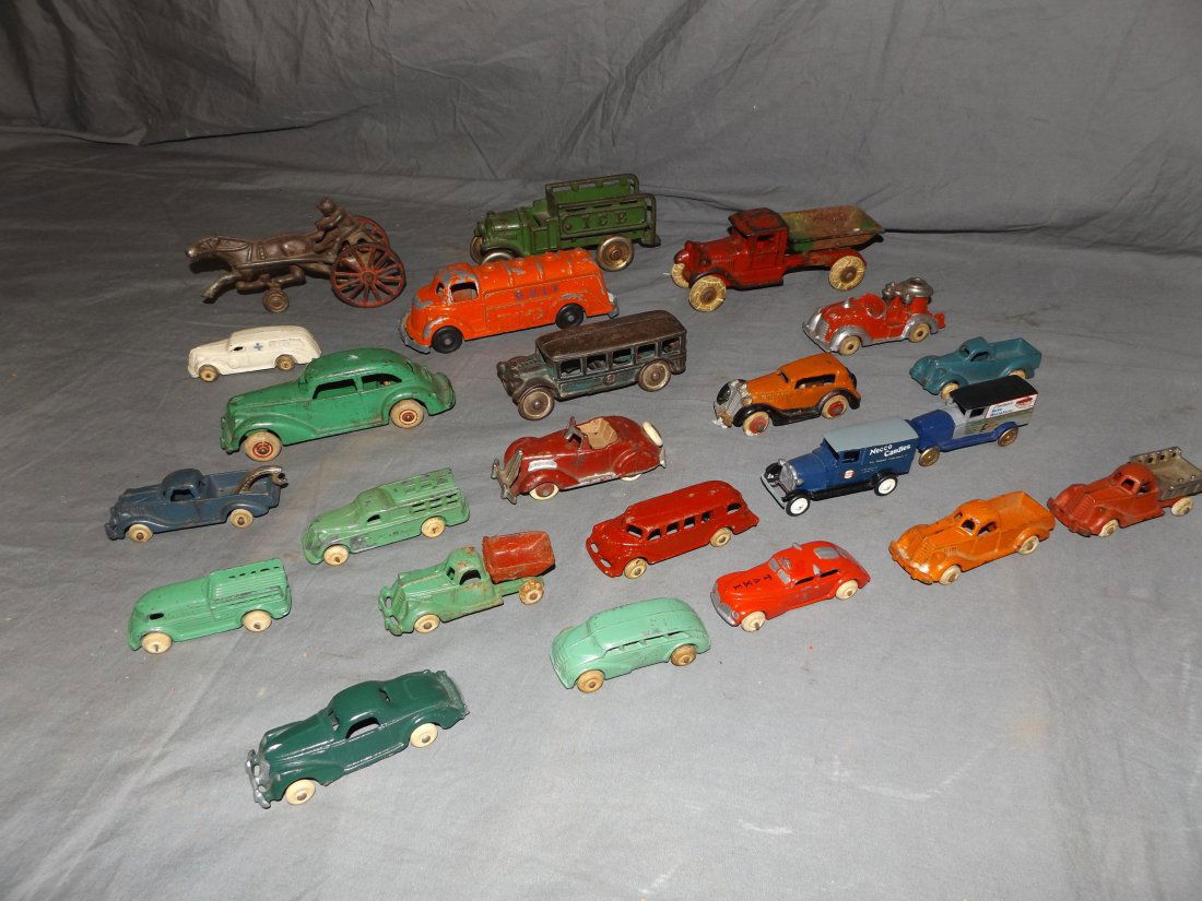Lot of Assorted Vintage Cast Iron Vehicles (1 of 3)