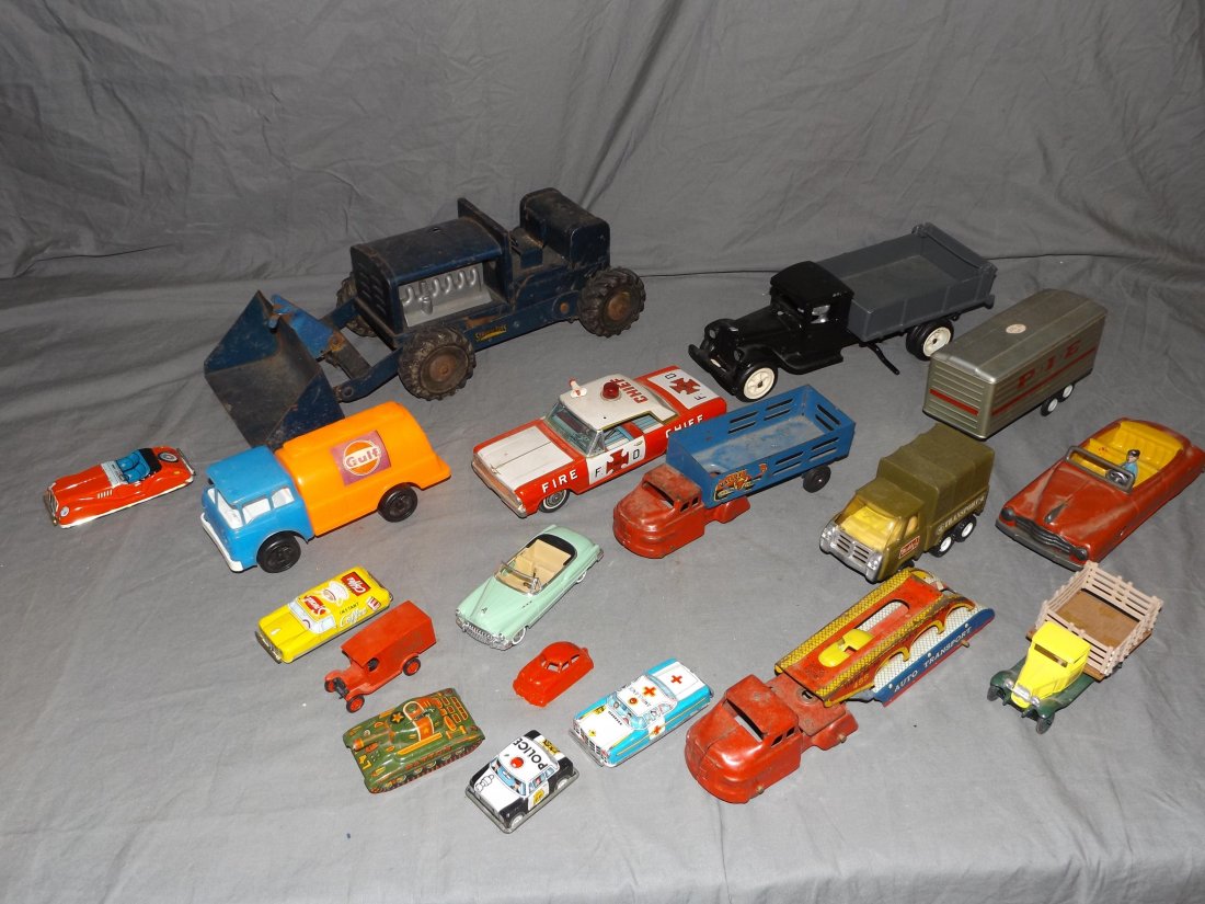 Vintage Toy Vehicle Lot. (1 of 5)