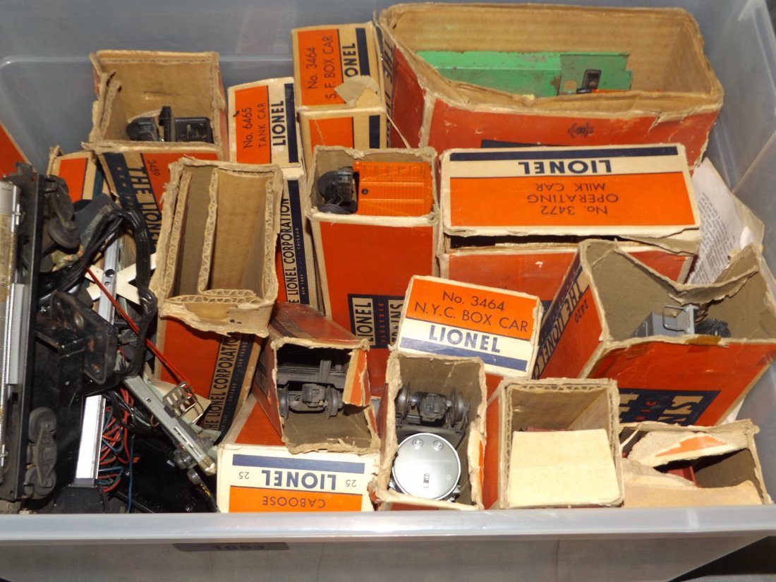 Large Lionel Lot of Freight Cars (1 of 3)