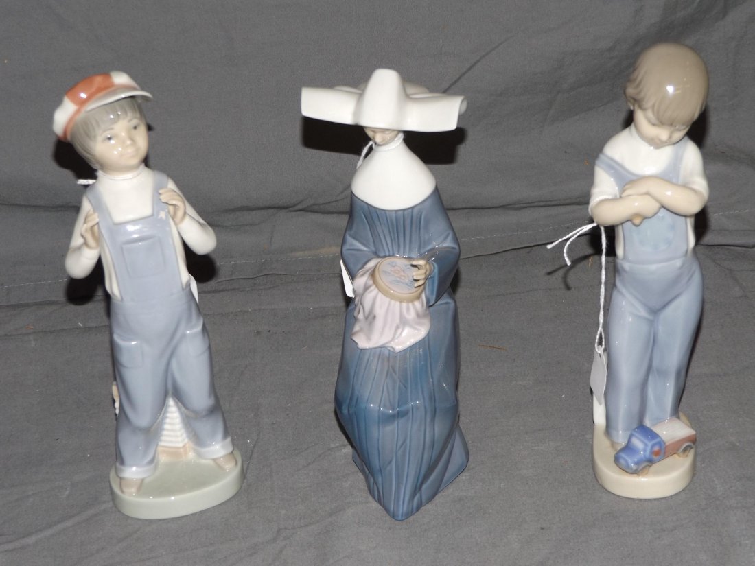 (3) Lladro Figurines. (1 of 3)