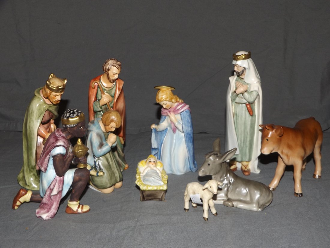 Hummel Figurines - Nativity. Lot of 10. (1 of 3)