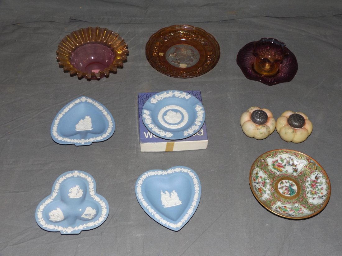 Collectable Glass Lot. (1 of 4)