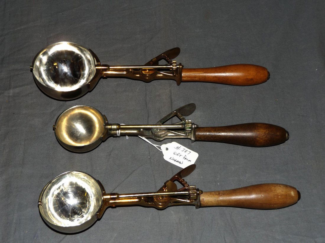 Lot of Three Ice Cream Scoops. (1 of 2)